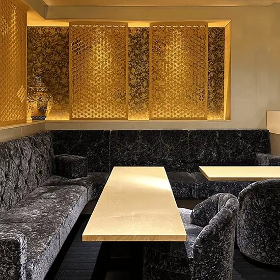 絲紋 メインルーム 有田焼の壺と上質なインテリア